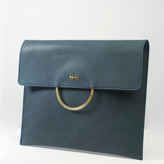 Luna Navy Clutch